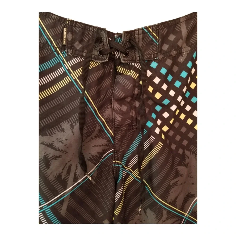 Quiksilver Multicolor Plaid Swim Shorts Men's Size 31 Inseam 10 in